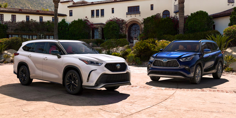 2 used Toyota Highlander SUVs parked in a driveway