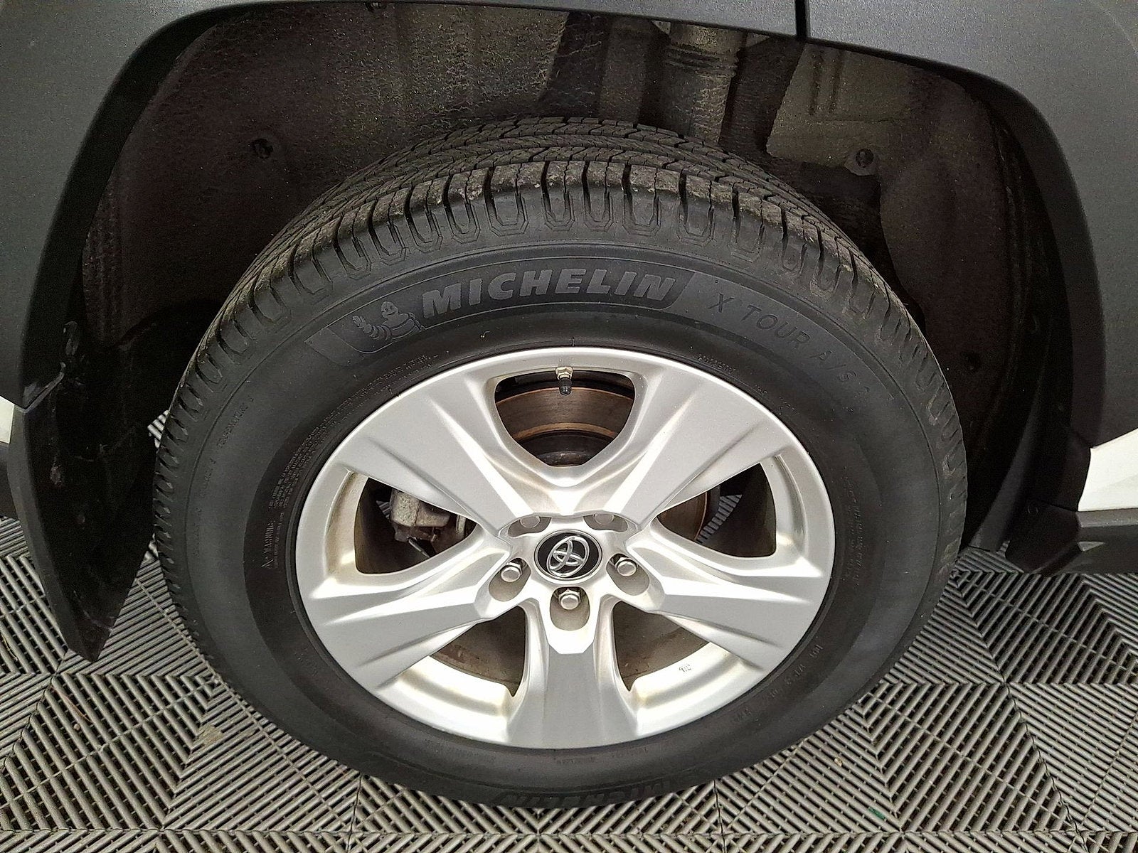 2019 Toyota RAV4 Hybrid XLE