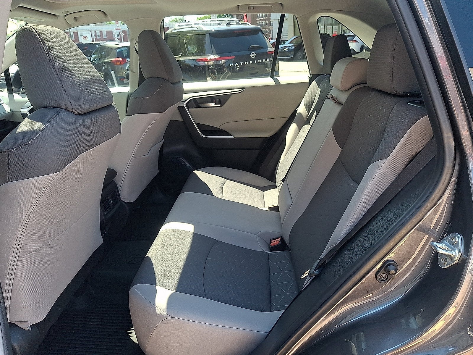 2024 Toyota RAV4 XLE - Photo 10
