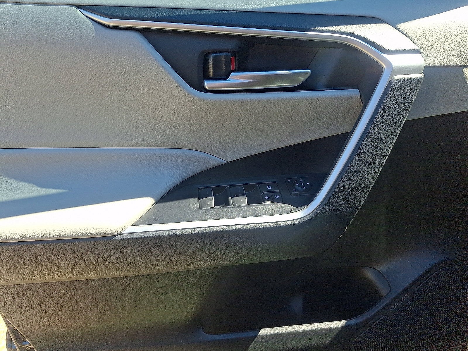 2024 Toyota RAV4 XLE - Photo 12