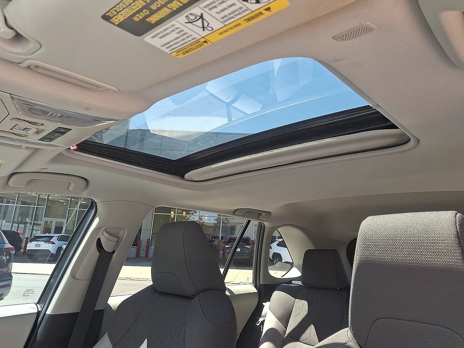 2024 Toyota RAV4 XLE - Photo 14
