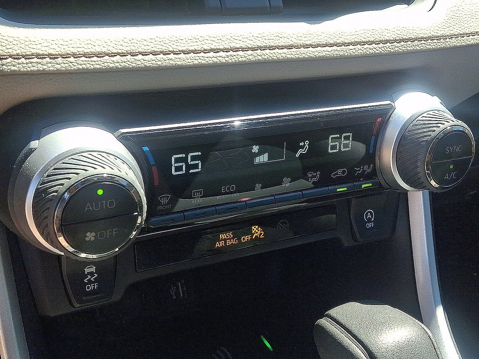 2024 Toyota RAV4 XLE - Photo 16