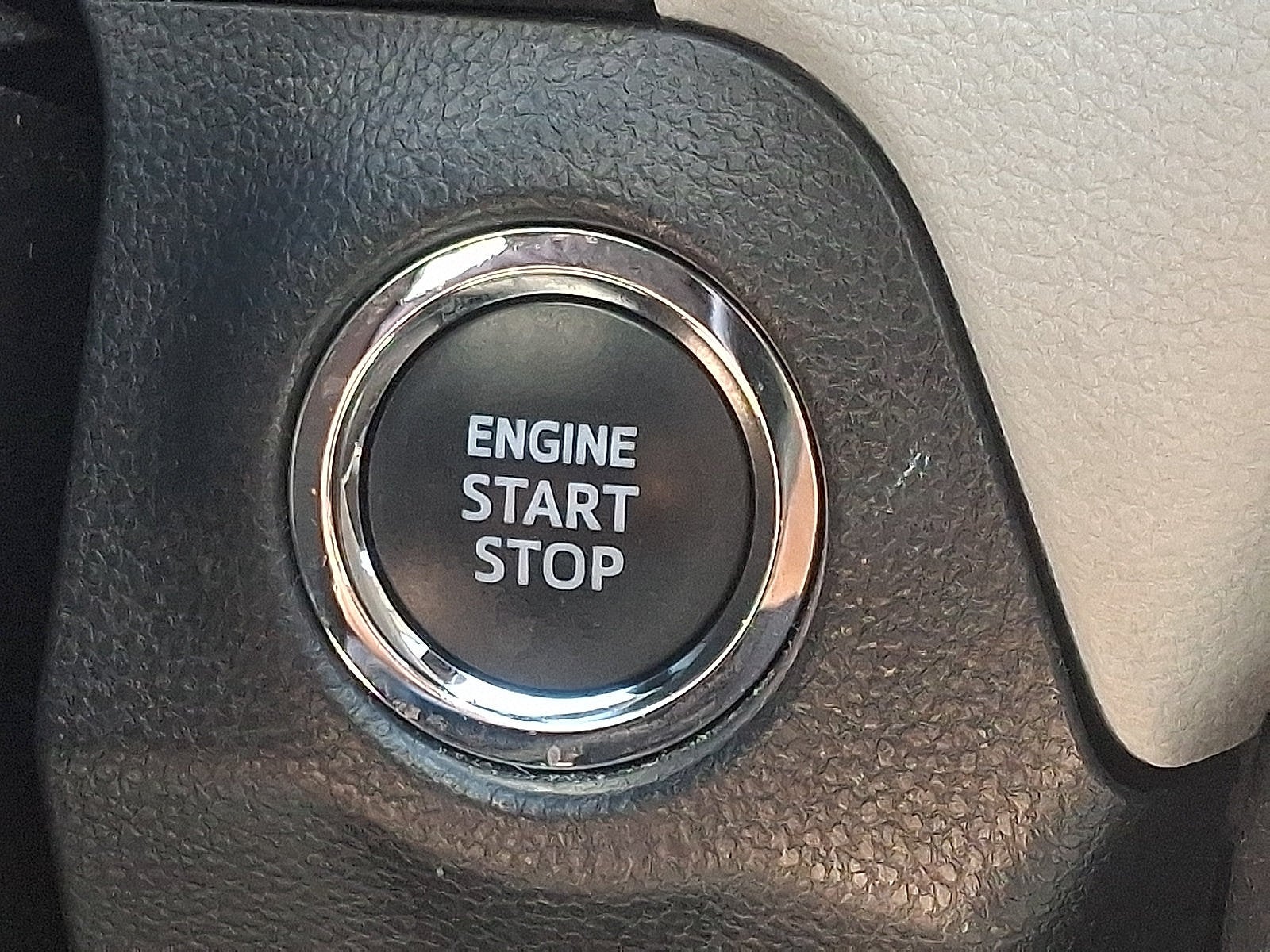 2024 Toyota RAV4 XLE - Photo 24