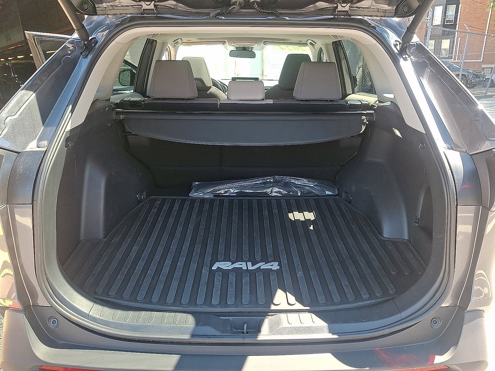 2024 Toyota RAV4 XLE - Photo 29