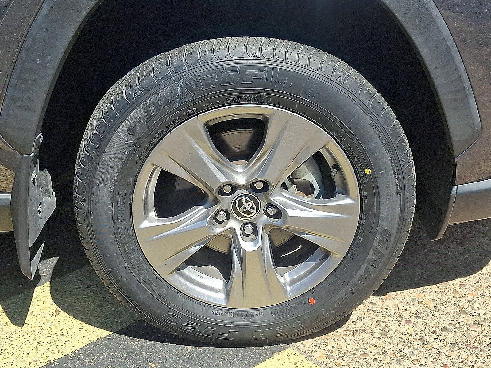 2024 Toyota RAV4 XLE - Photo 8