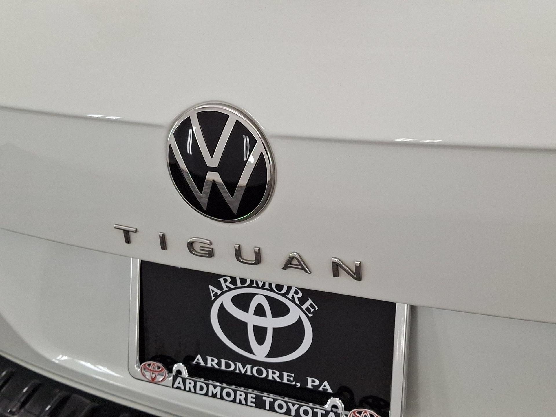 2024 Volkswagen Tiguan SE R-Line Black