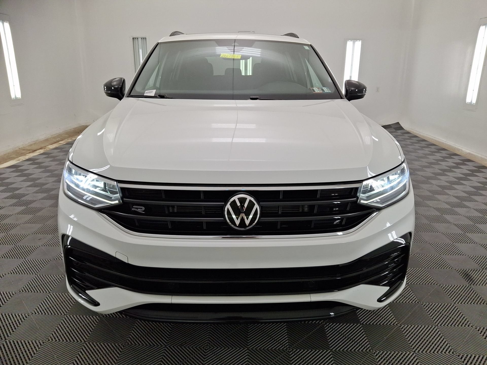 2024 Volkswagen Tiguan SE R-Line Black