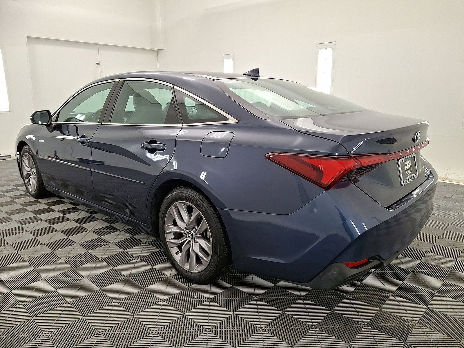 2019 Toyota Avalon Hybrid XLE