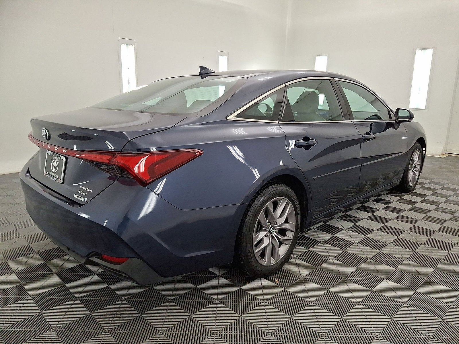 2019 Toyota Avalon Hybrid XLE