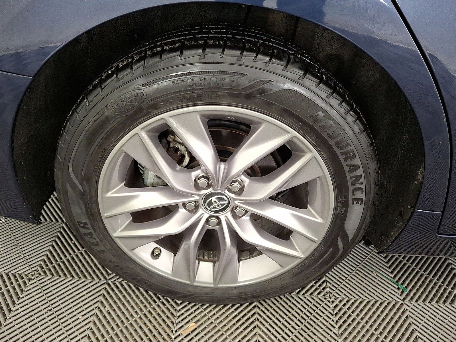 2019 Toyota Avalon Hybrid XLE