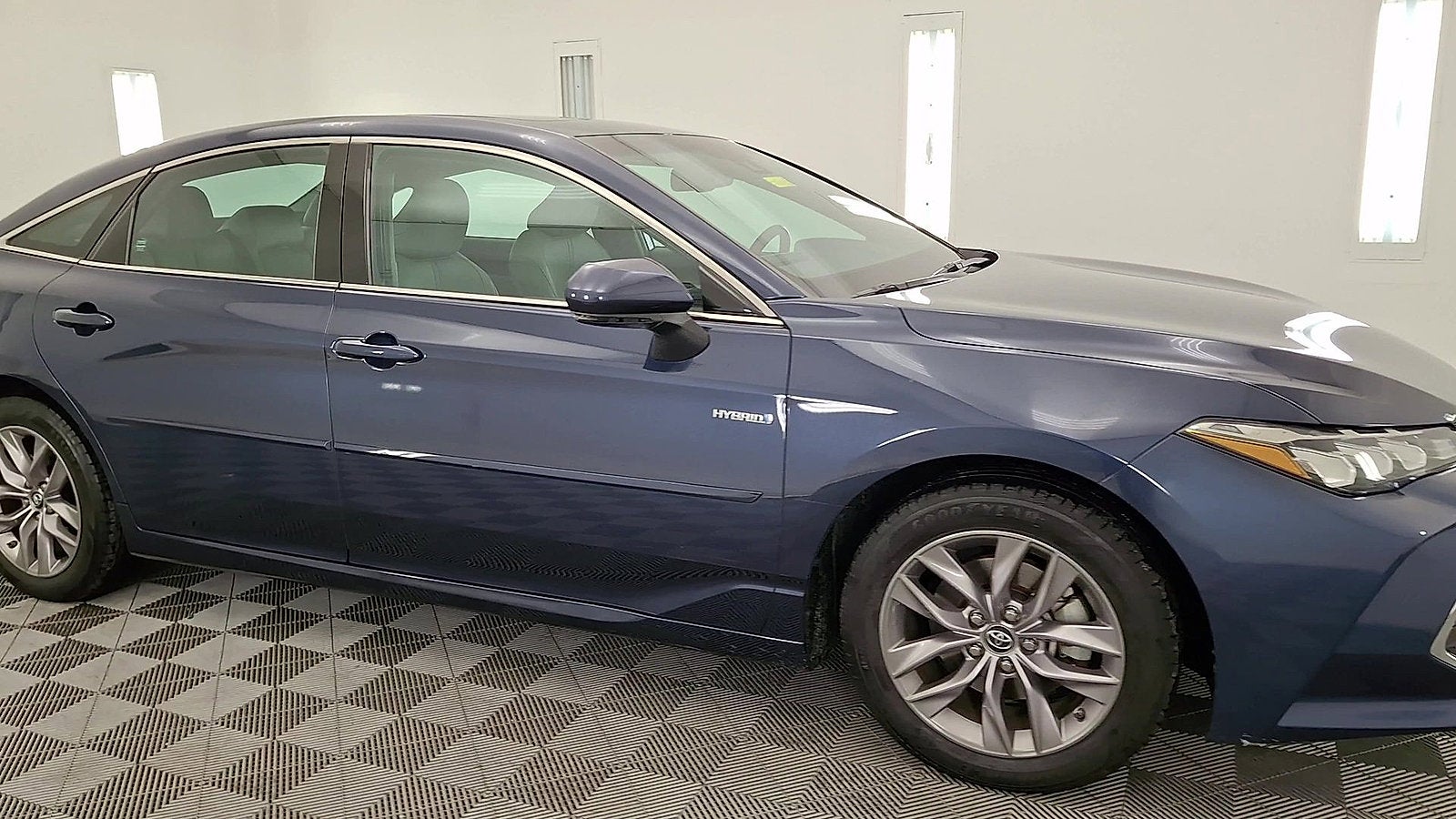 2019 Toyota Avalon Hybrid XLE