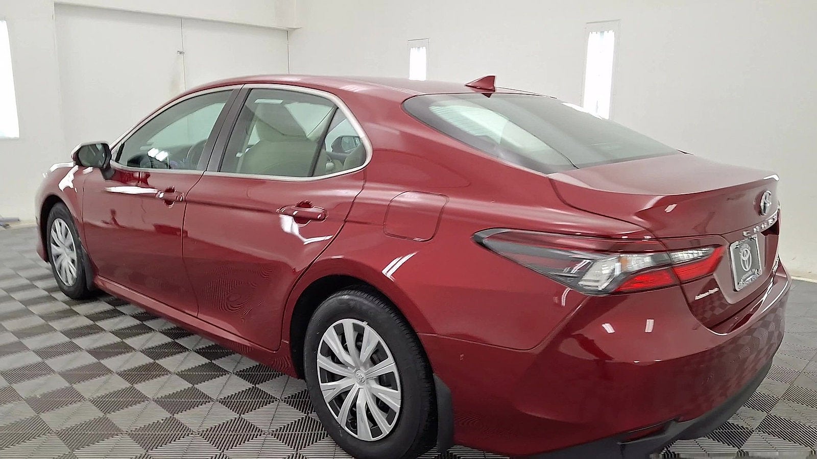 2022 Toyota Camry Hybrid LE