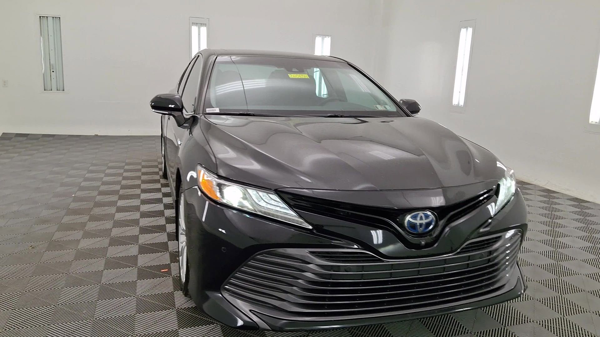 2020 Toyota Camry Hybrid XLE