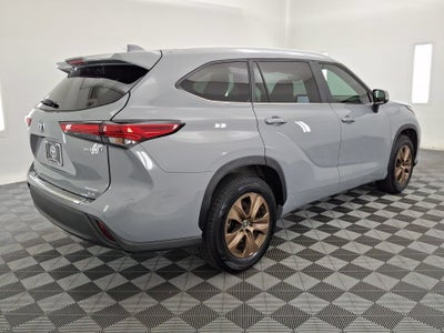 2023 Toyota Highlander Hybrid Bronze Edition