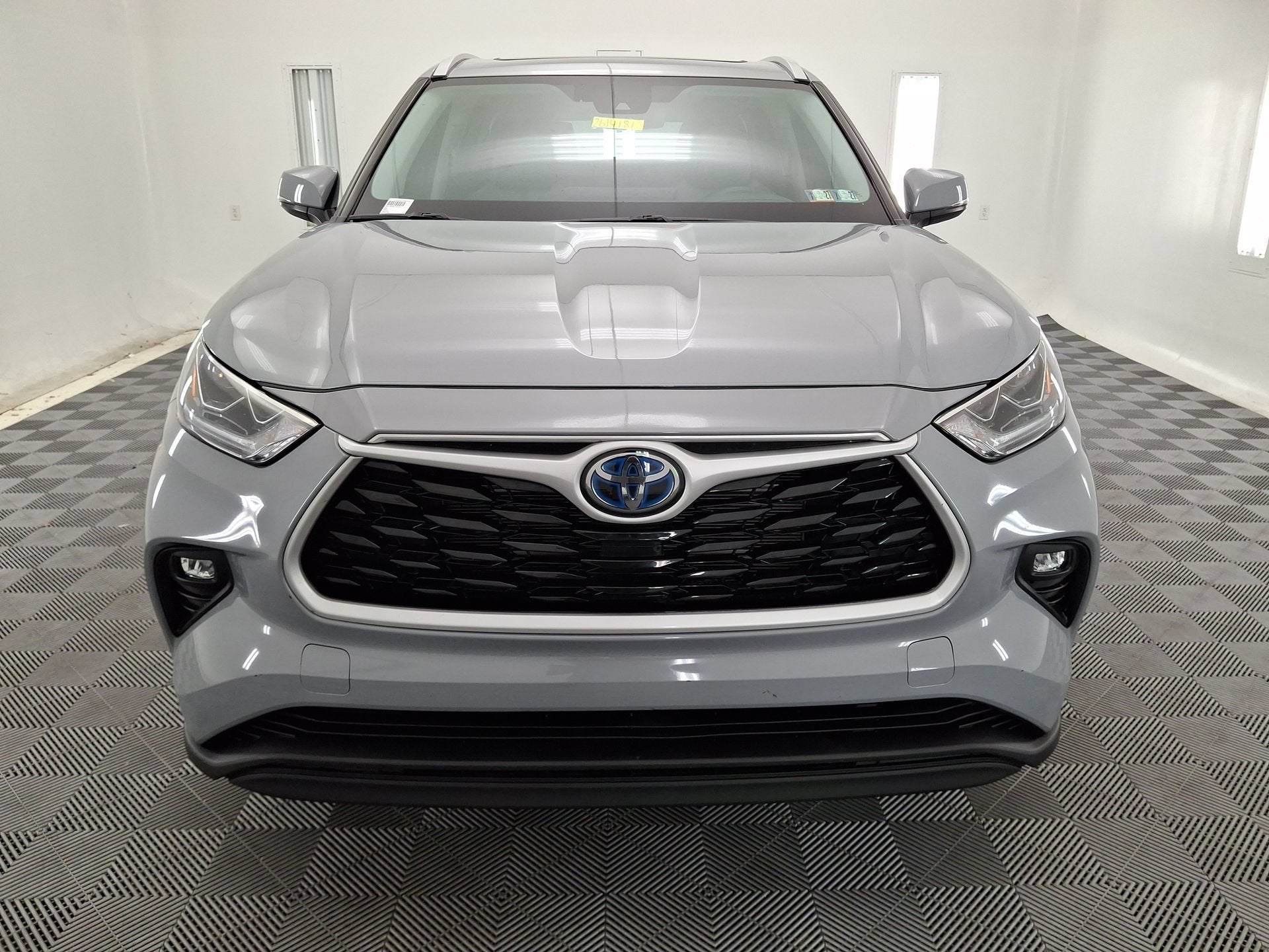 2023 Toyota Highlander Hybrid Bronze Edition