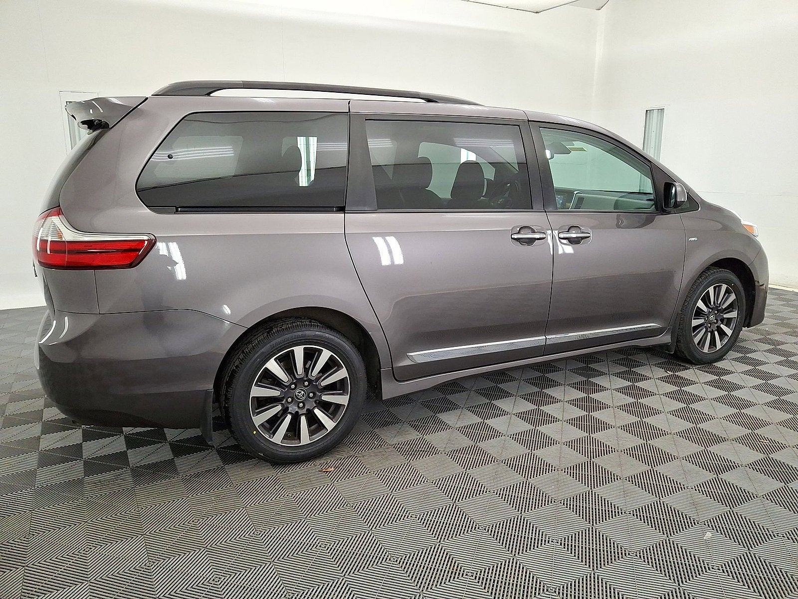 2019 Toyota Sienna XLE Premium