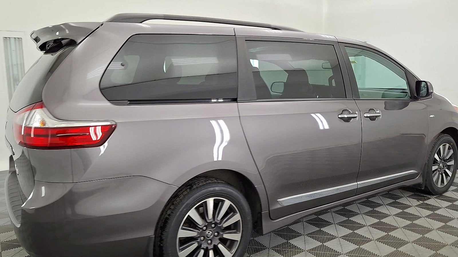 2019 Toyota Sienna XLE Premium