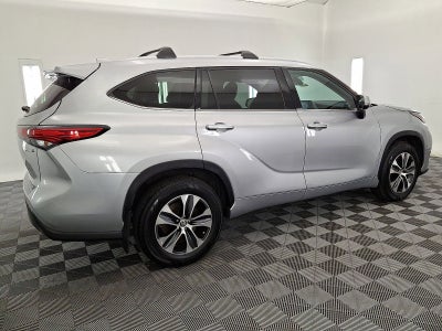 2022 Toyota Highlander Hybrid XLE
