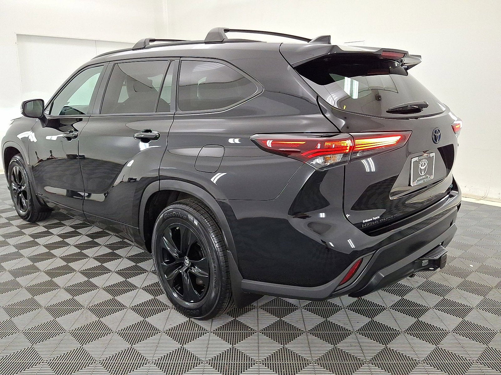 2024 Toyota Highlander Hybrid XLE Nightshade