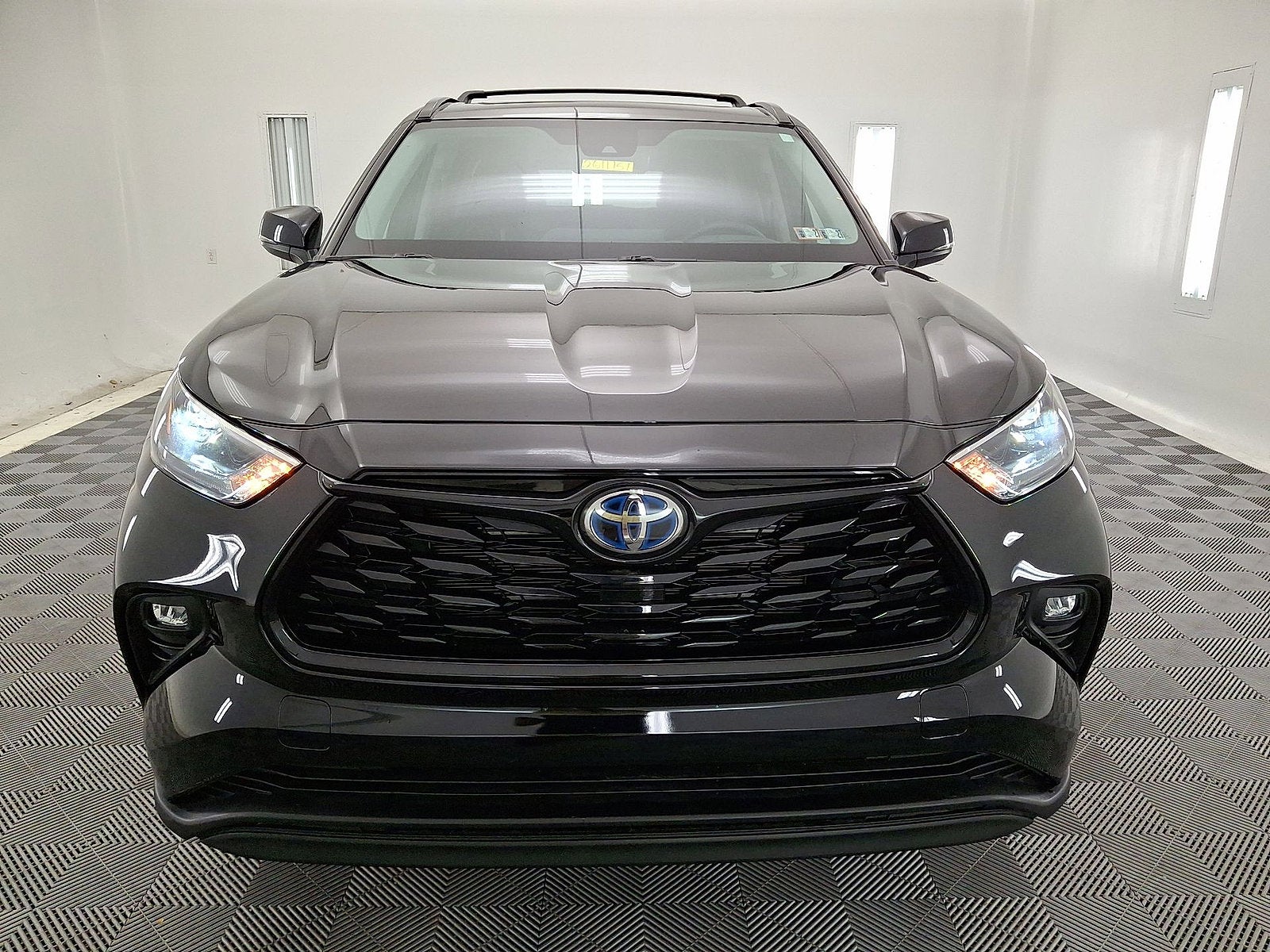 2024 Toyota Highlander Hybrid XLE Nightshade