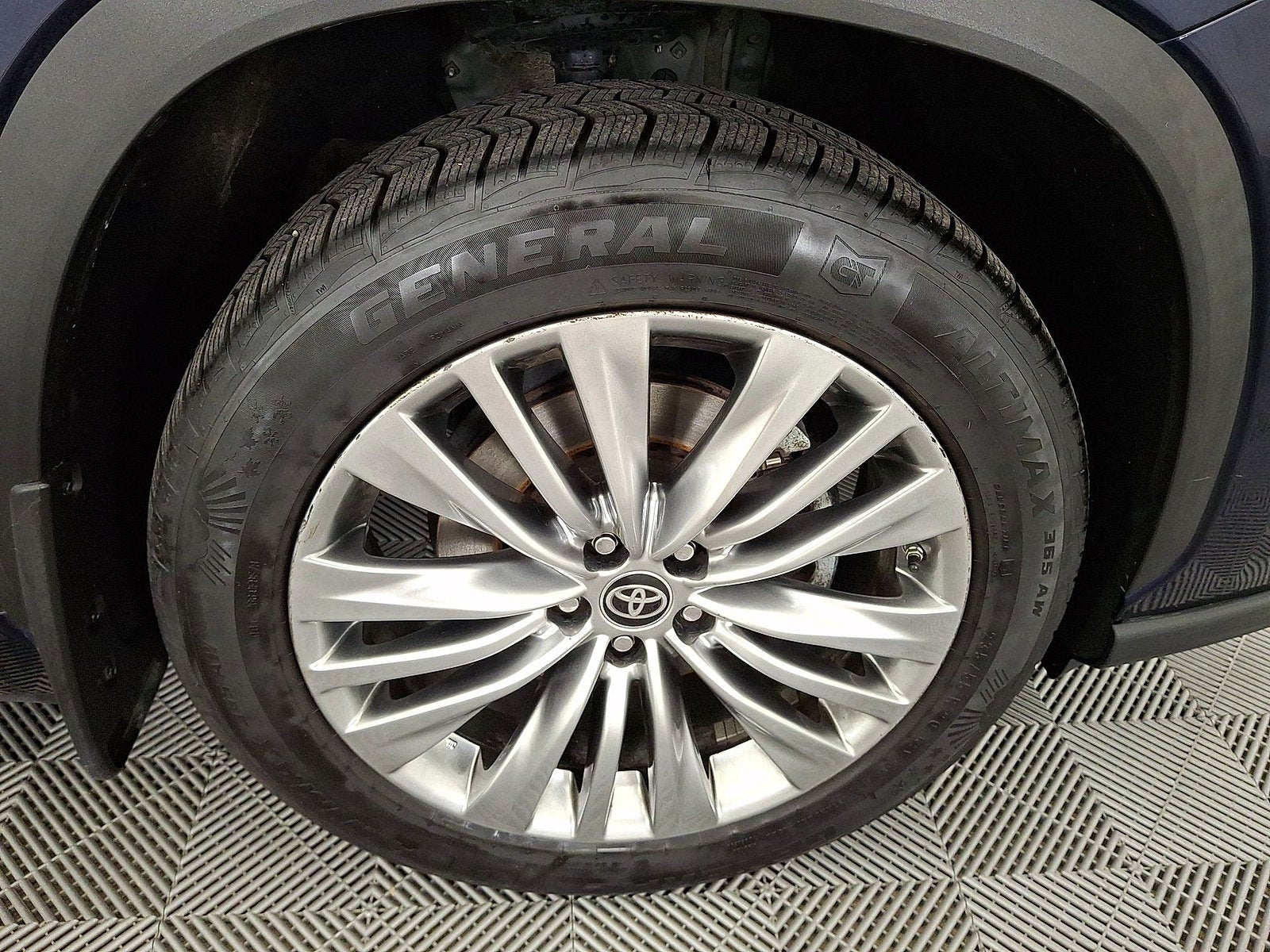 2024 Toyota Highlander Platinum