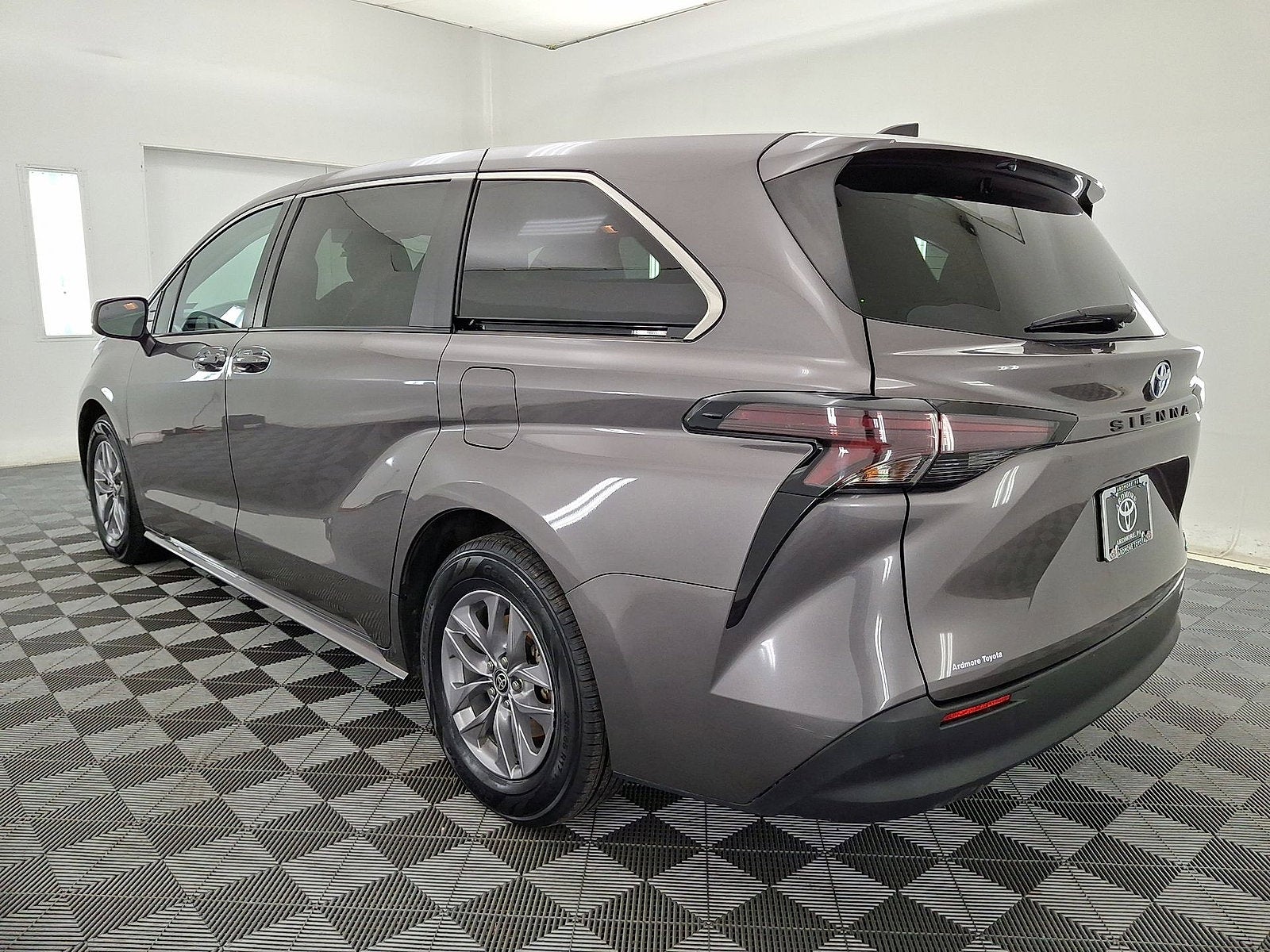 2024 Toyota Sienna LE