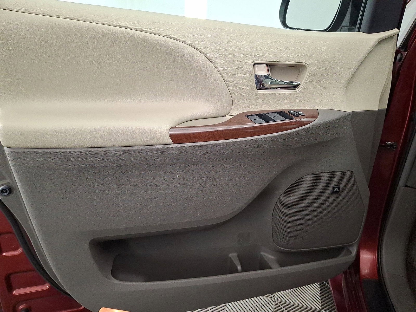 2012 Toyota Sienna XLE