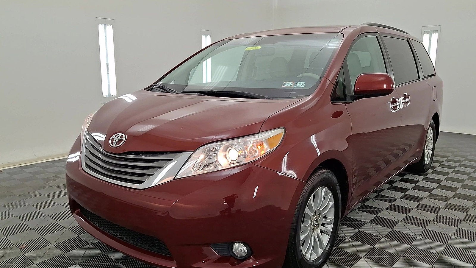 2012 Toyota Sienna XLE