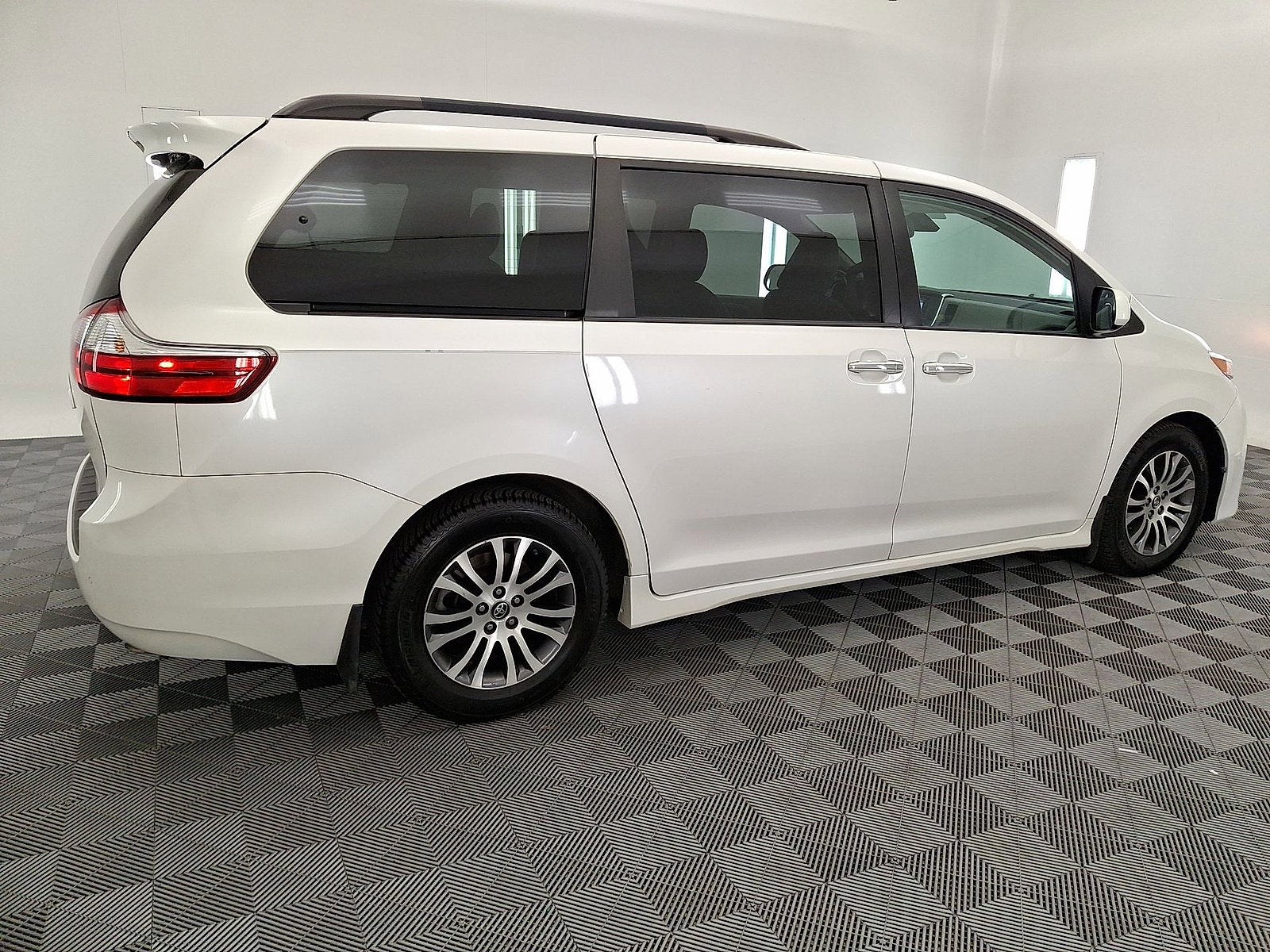 2019 Toyota Sienna XLE