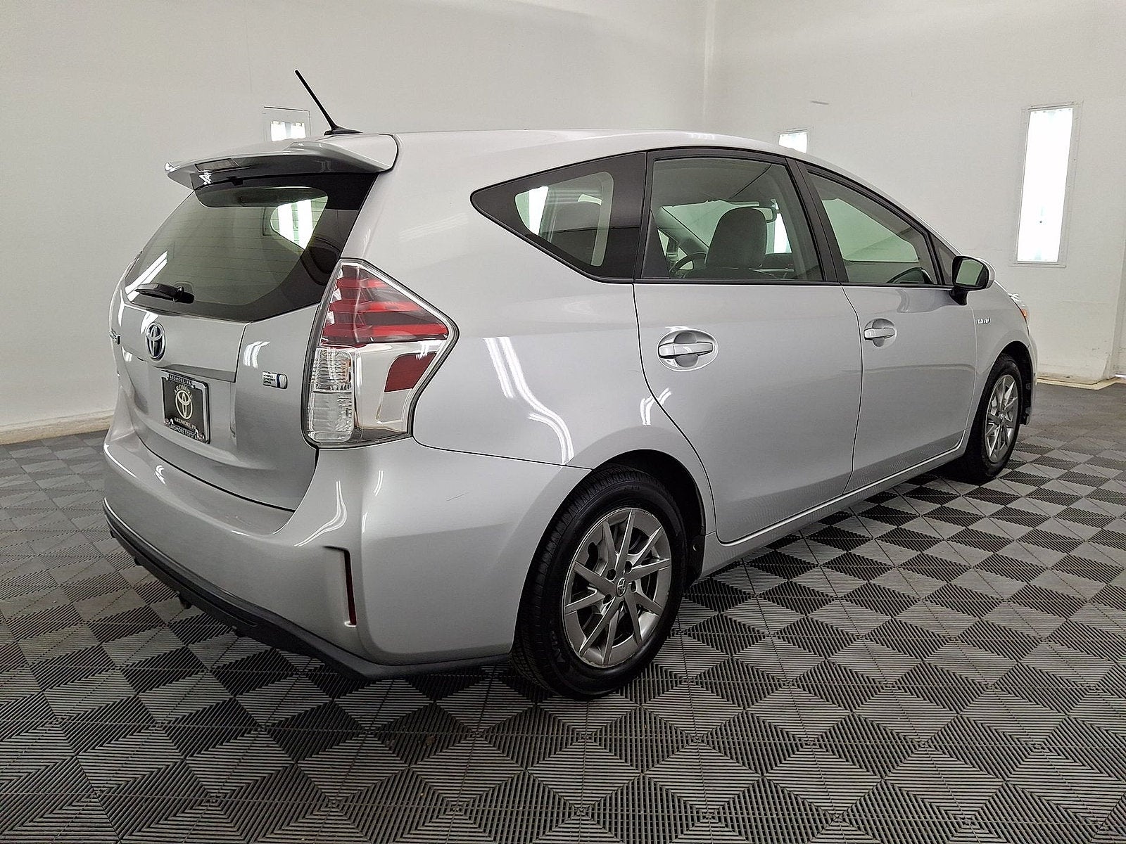 2017 Toyota Prius v Five
