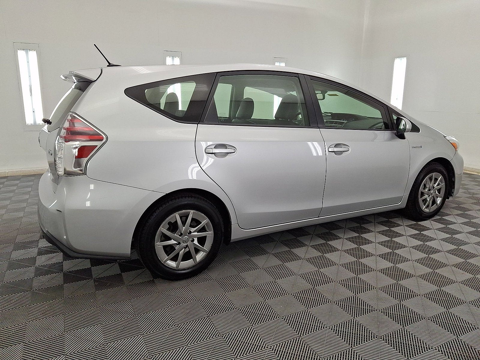2017 Toyota Prius v Five