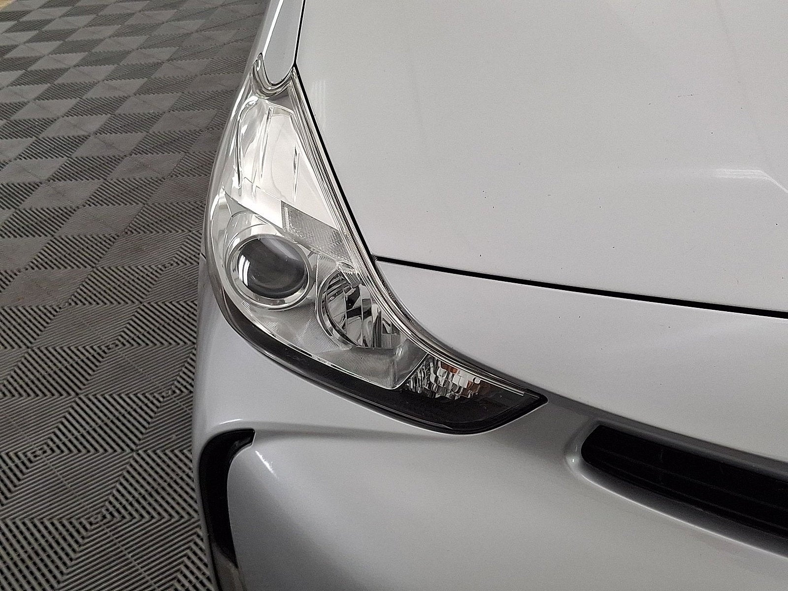 2017 Toyota Prius v Five