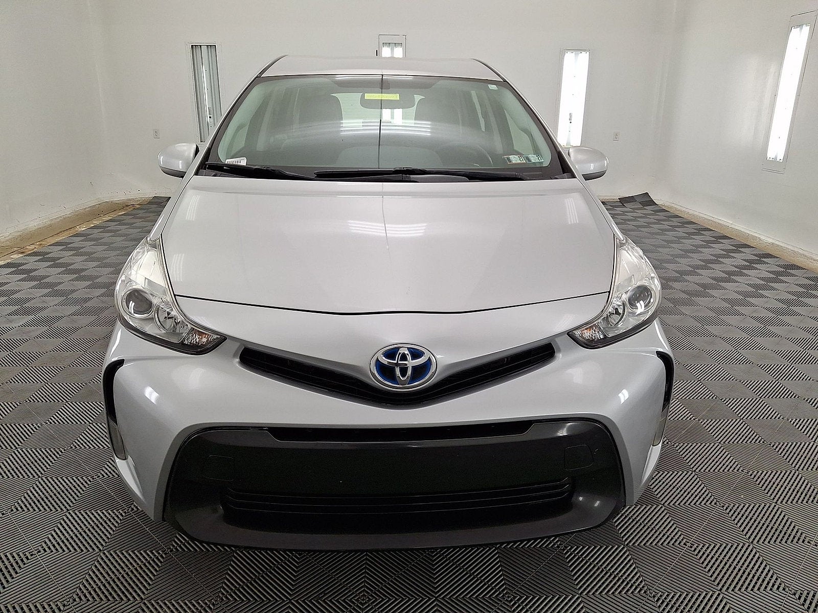 2017 Toyota Prius v Five