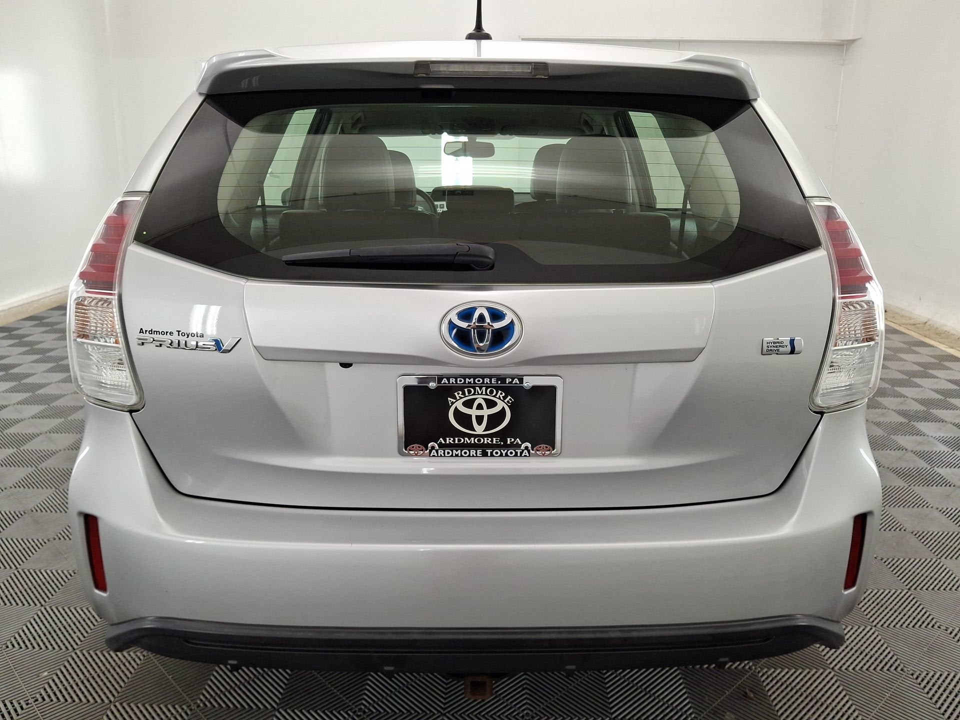 2017 Toyota Prius v Five
