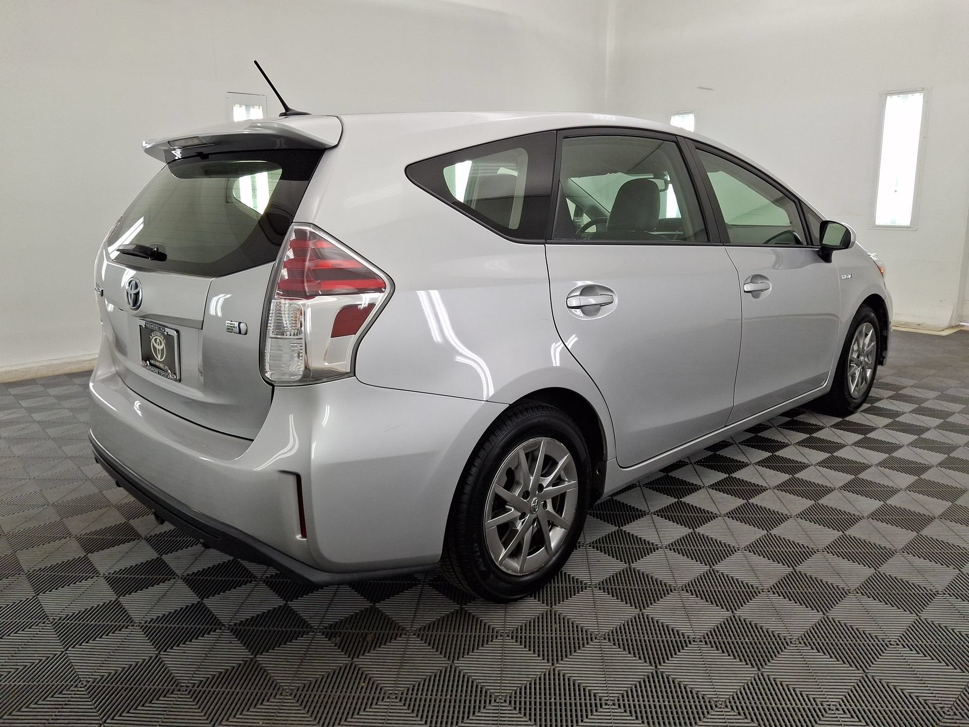 2017 Toyota Prius v Five