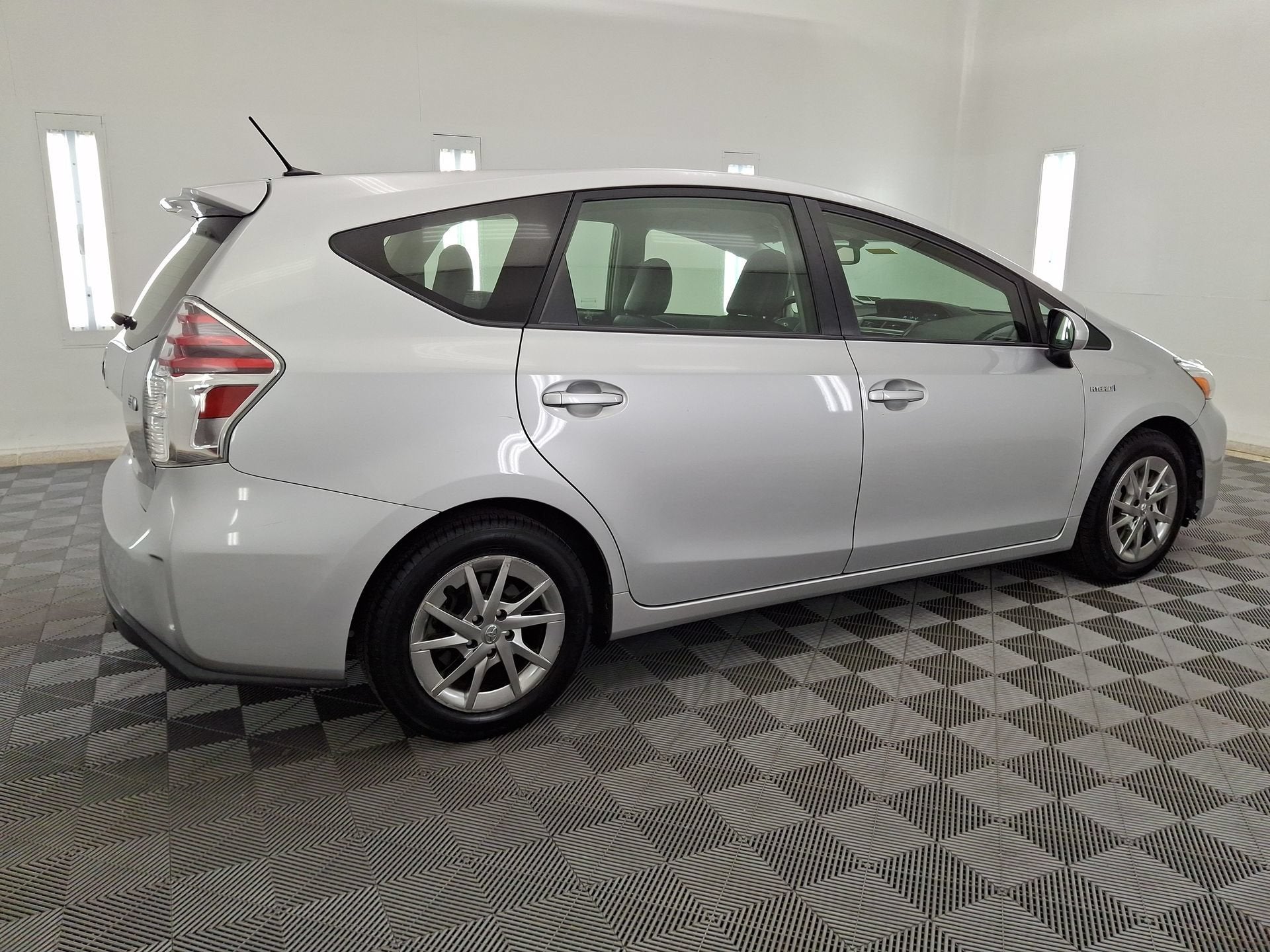 2017 Toyota Prius v Five