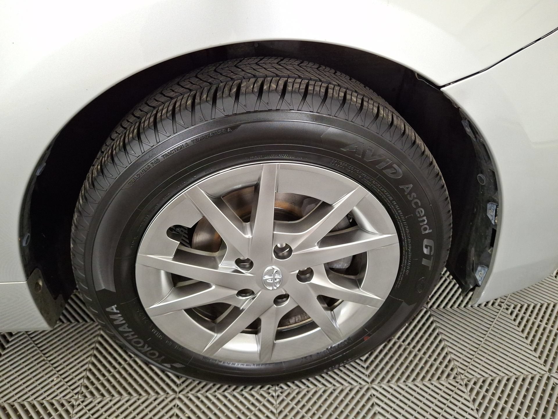 2017 Toyota Prius v Five