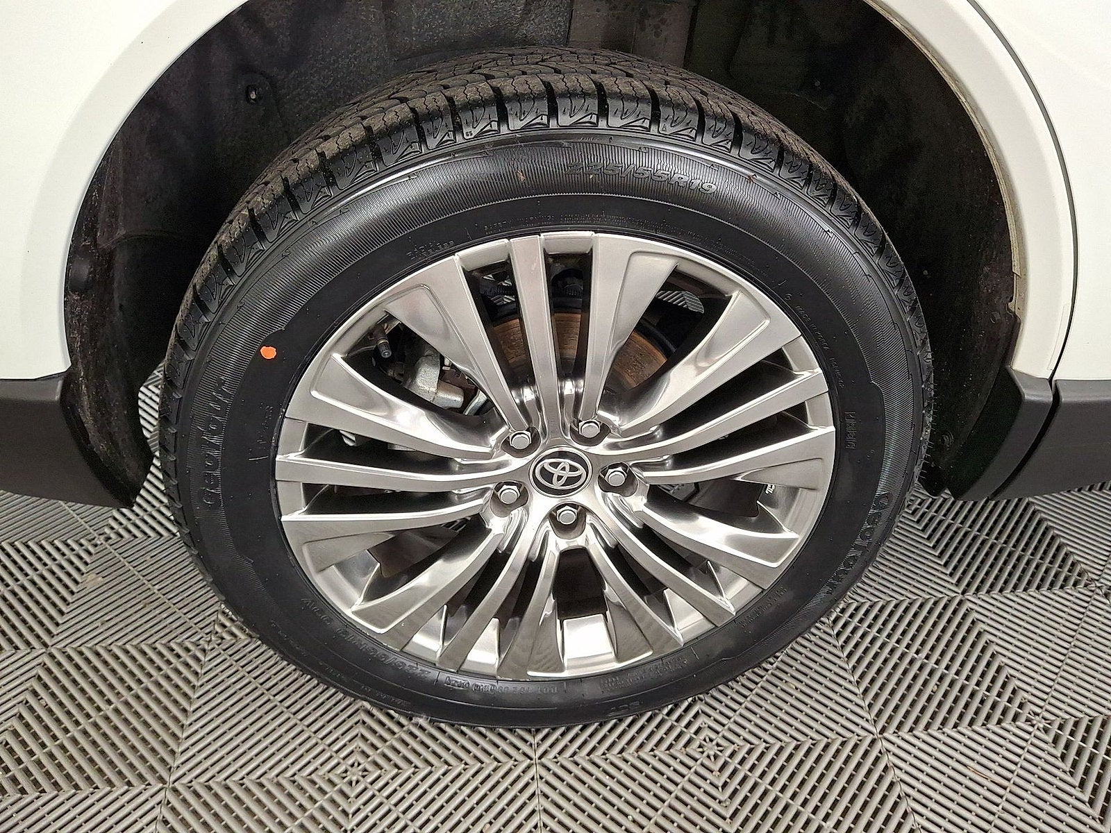 2023 Toyota Venza XLE