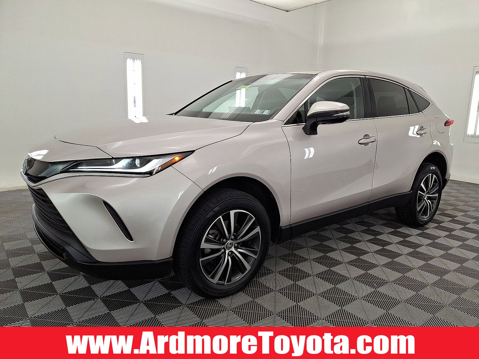 2023 Toyota Venza LE