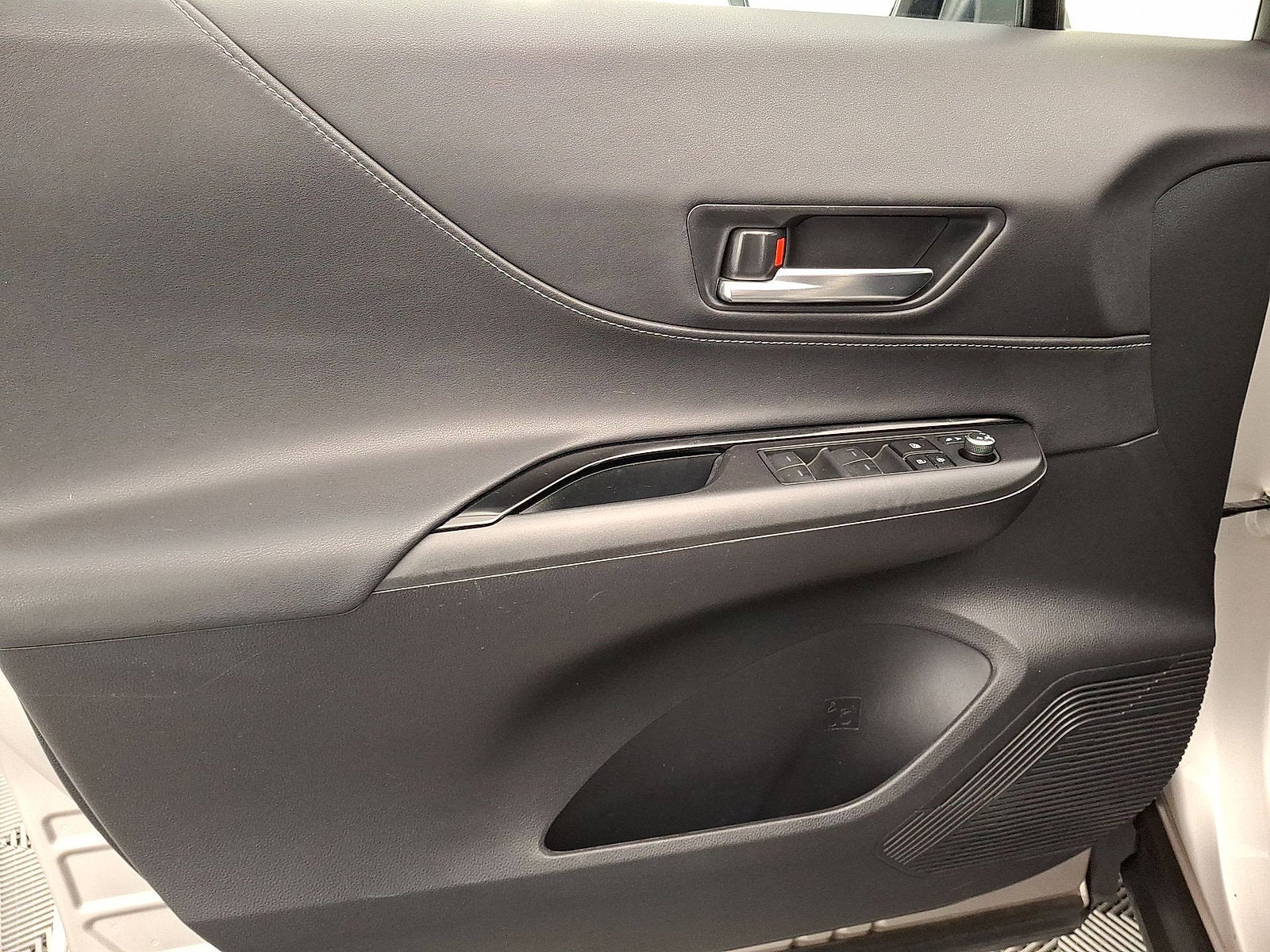 2023 Toyota Venza LE