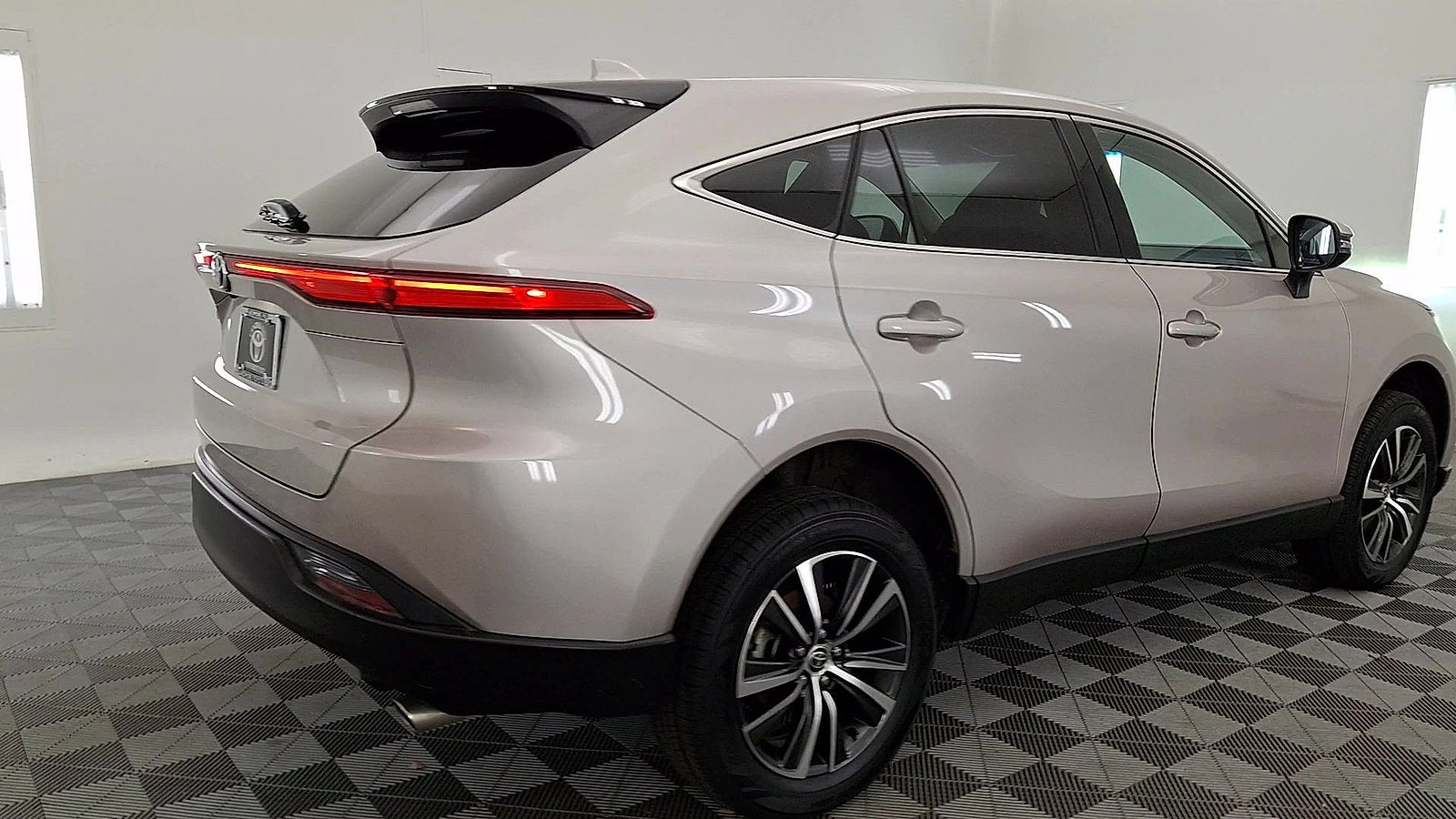 2023 Toyota Venza LE