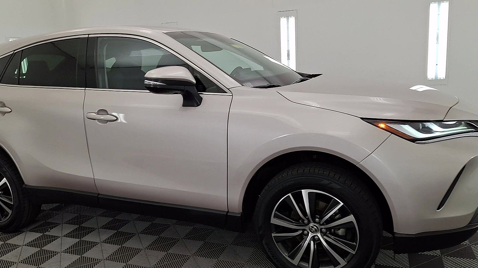 2023 Toyota Venza LE