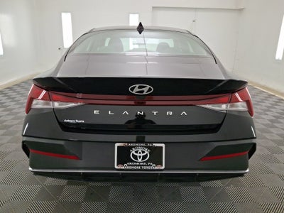 2025 Hyundai Elantra SE