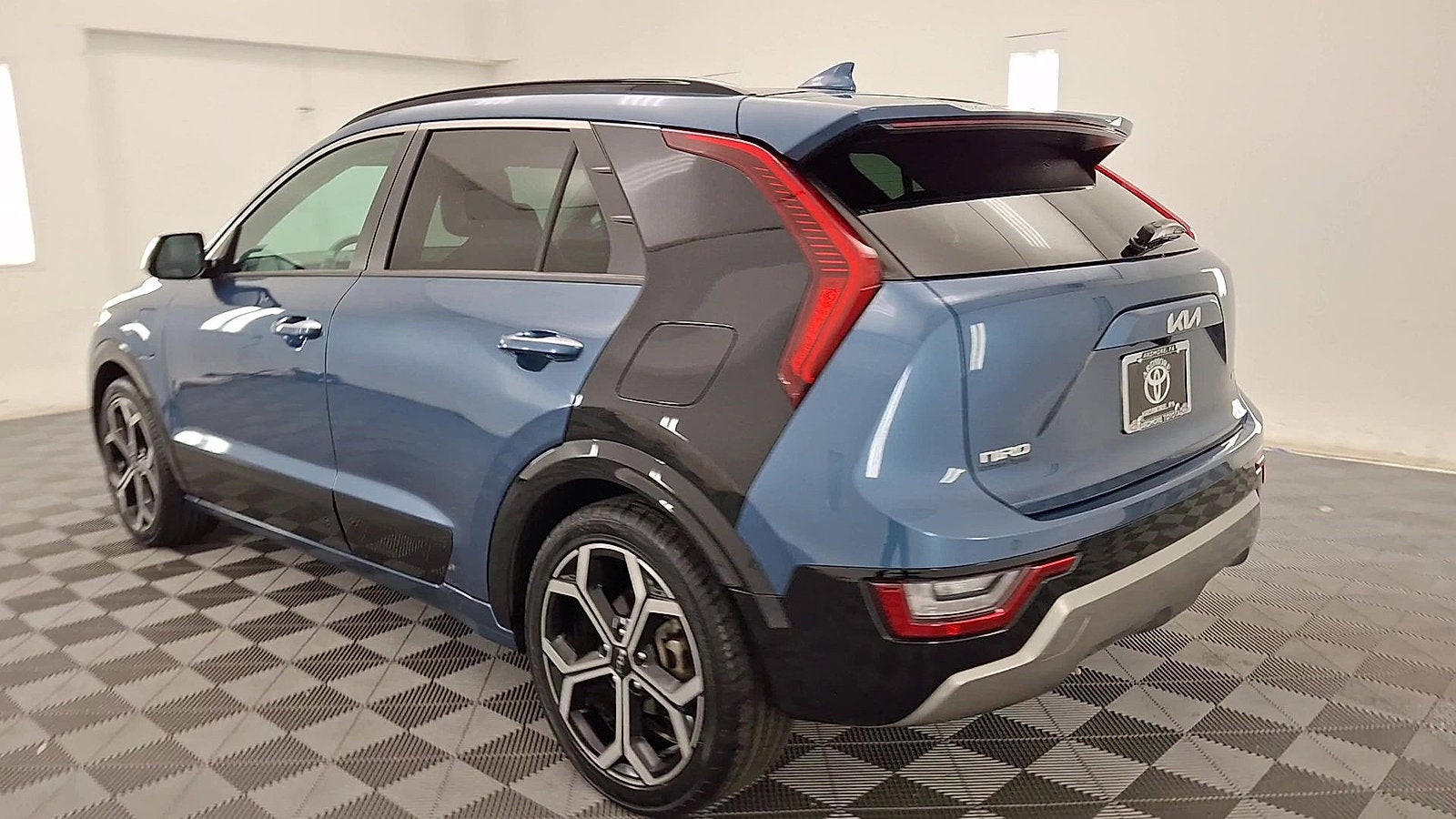 2023 Kia Niro Plug-In Hybrid SX Touring