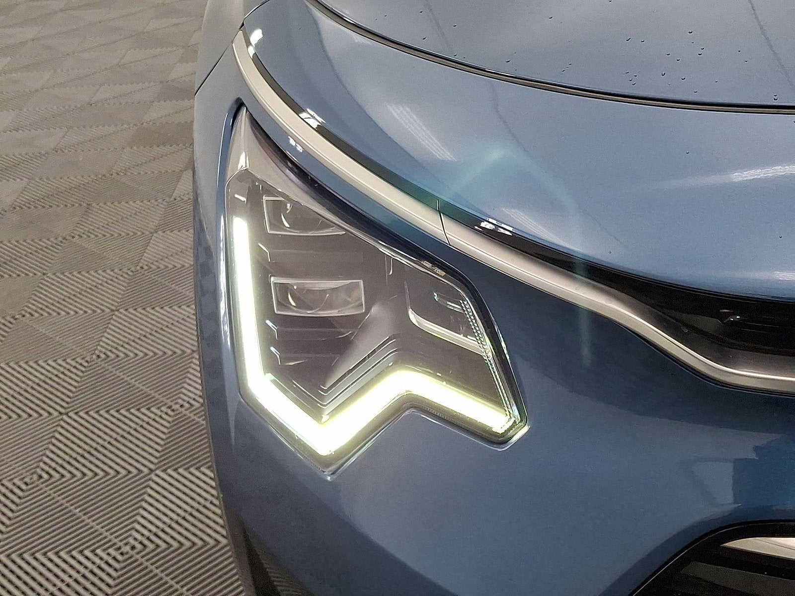 2023 Kia Niro Plug-In Hybrid SX Touring