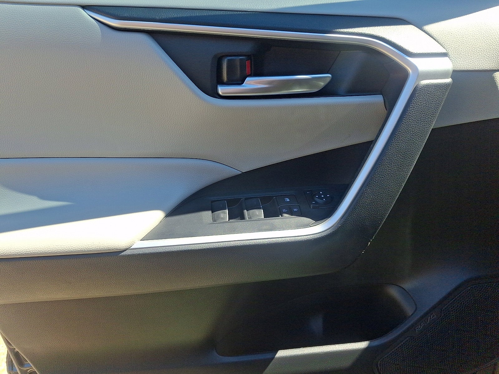 2024 Toyota RAV4 XLE - Photo 12