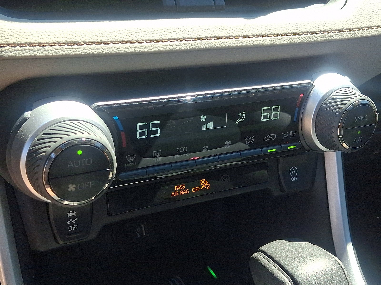 2024 Toyota RAV4 XLE - Photo 16