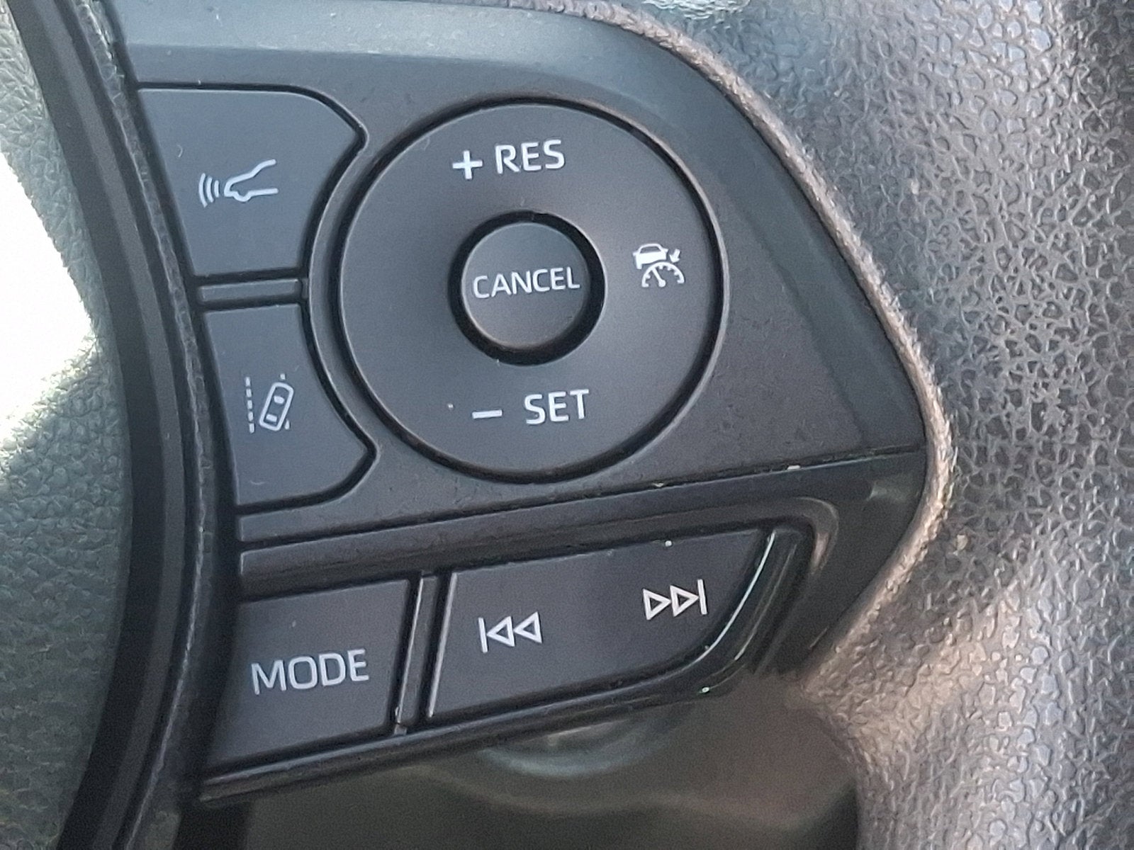 2024 Toyota RAV4 XLE - Photo 23