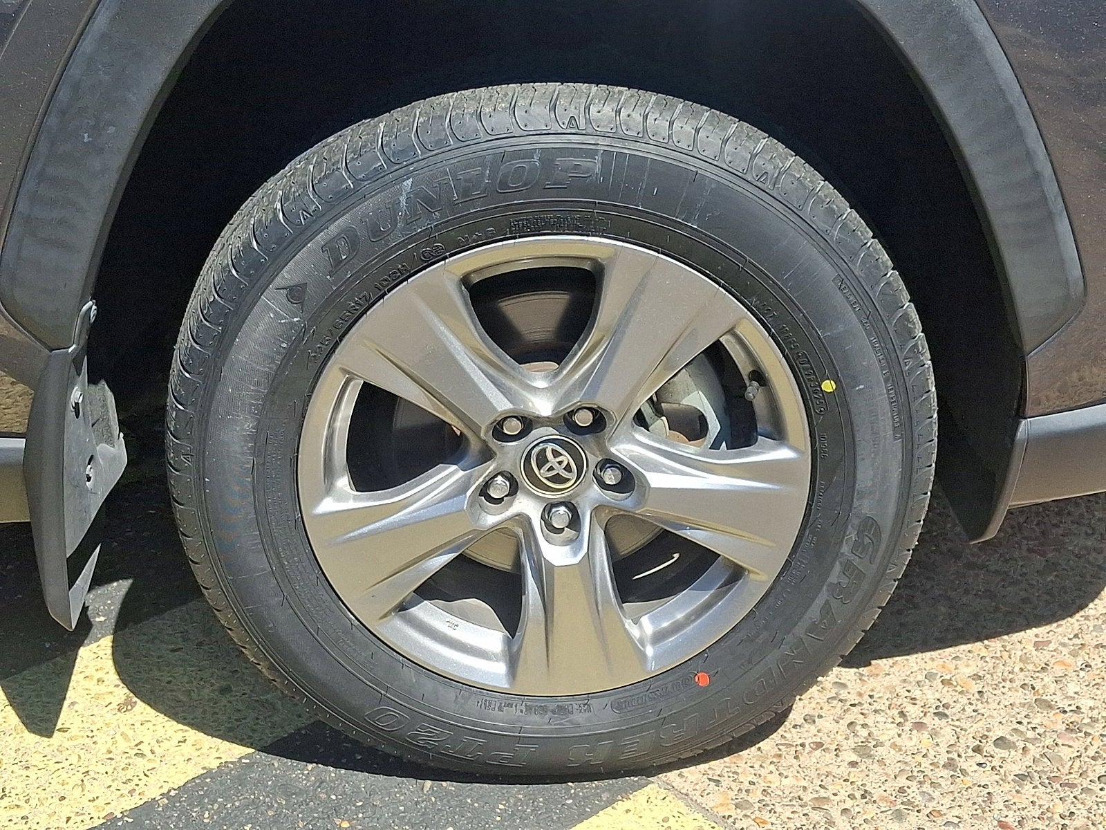 2024 Toyota RAV4 XLE - Photo 8
