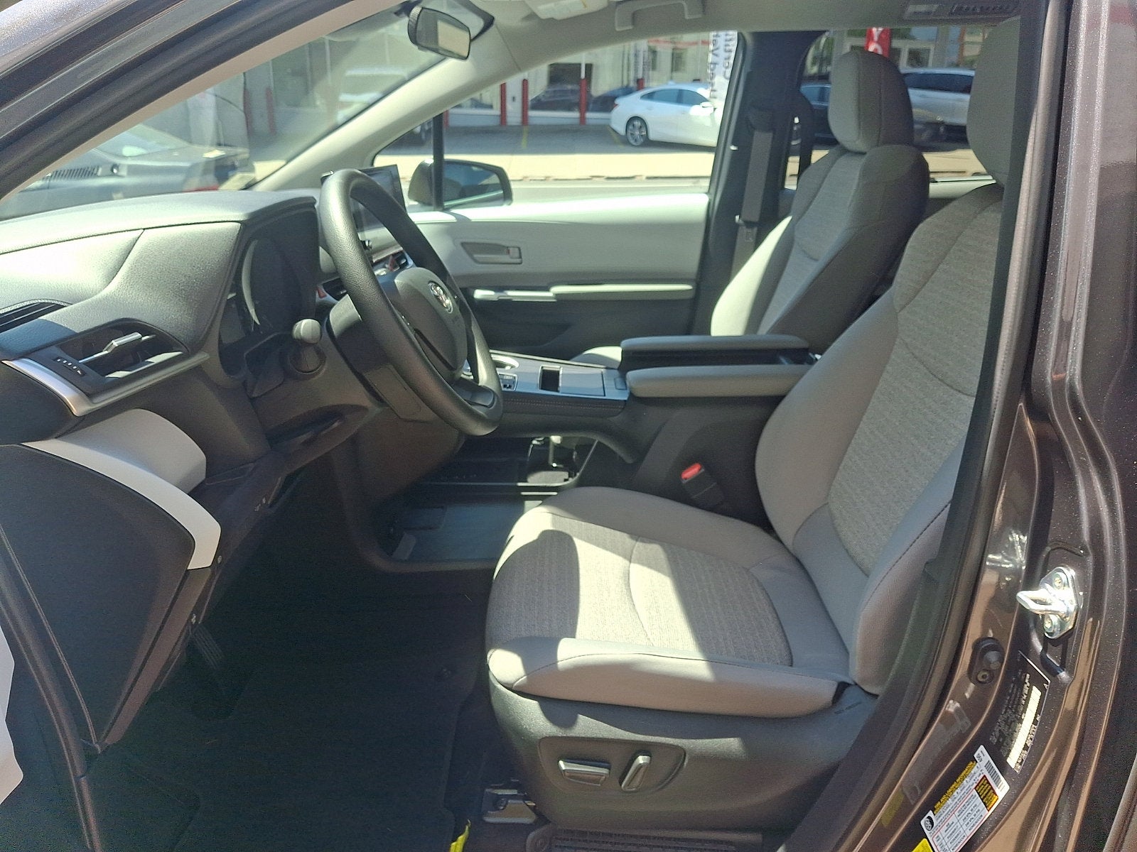 2025 Toyota Sienna LE